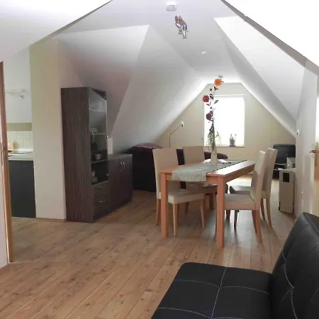 Am Unstrutwehr 아파트 *